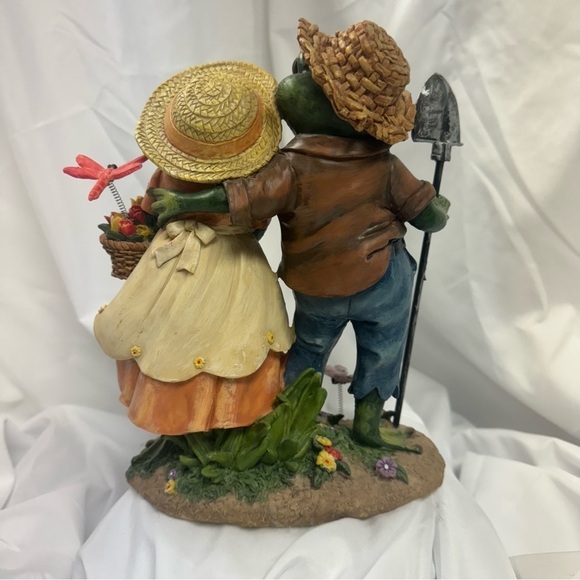 Frog Farmer Couple Resin Figurine Statue 9” - Picture 7 of 9